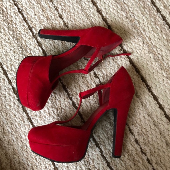 Beautiful red suede heels - Picture 3 of 4